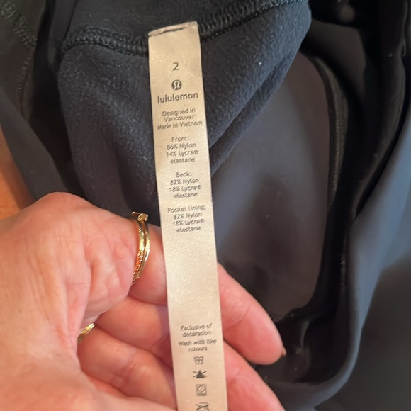 Lululemon size 2 thermal leggings with two back zipper pockets! - Picture 9 of 13